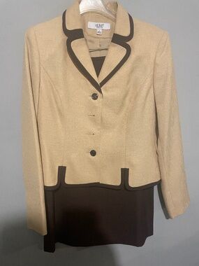 Le Suit Essentials women’s size 6, beige with brown trim two-piece skirt set